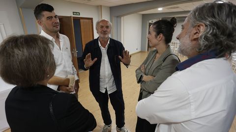 Fernando González, de Algueira, con la delegada de la Voz en Lugo, María Guntín