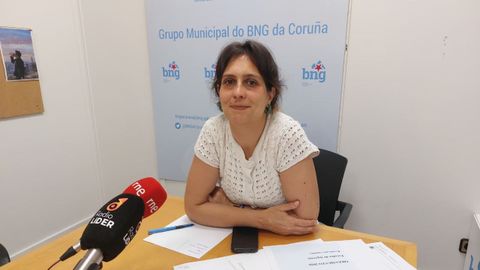 Avia Veira, portavoz del BNG en A Coru�a, este lunes en el local del partido