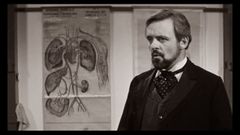 Anthony Hopkins interpreta a un m�cico en El Hombre elefante