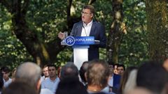 Alberto N��ez Feijoo en la carballeira de San Xurxo de Sacos, en Cerdedo-Cotobade, en el 2019