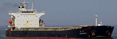 El barco descarg� ayer mineral para Ferroatl�ntica en Brens.