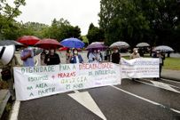 Una representaci�n de las ANPA se concentr� ayer de nuevo en Santiago