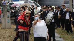 O Irrio Peliqueiro llev� a las autoridades hasta la iglesia para la ofrenda a la Virxe dos Remedios