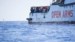 La Fiscal�a italiana ha ordenado esta tarde la incautaci�n del Open Arms y el desembarco de los inmigrantes a bordo