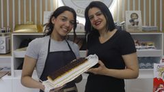Ana y Dayana, en la nueva pasteler�a de Ourense