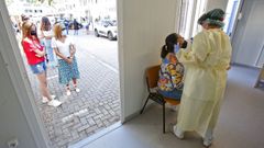 El punto covid del Hospital Provincial de Pontevedra concentra los cribados con PCR para la poblaci�n m�s joven