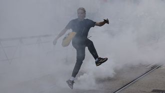 Un joven en las protestas en Montpellier