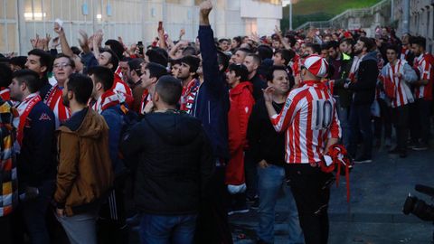 La afici�n del Sporting llega a Oviedo para el derbi
