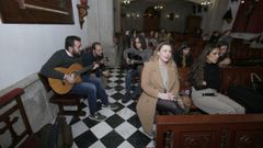 J�venes que siguen el movimiento religioso Hakuna, en la �hora santa� en la iglesia Castrense