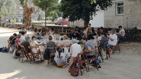 El d�a de tejer en p�blico se celebr� por tercer a�o en Allariz.