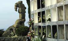 Os mortos de Agui�o retornan � cemiterio de Carreira xunta aos seus antepasados. 