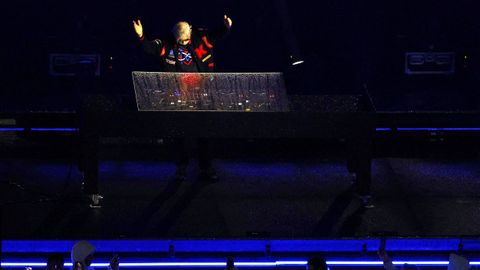 Kavinsky, actuando en la ceremonia de clausura de los Juegos Paral&iacute;mpicos de Par&iacute;s en el 2024