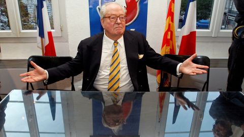 Jean-Marie Le Pen en la sede del Frente Nacional, en el 2009