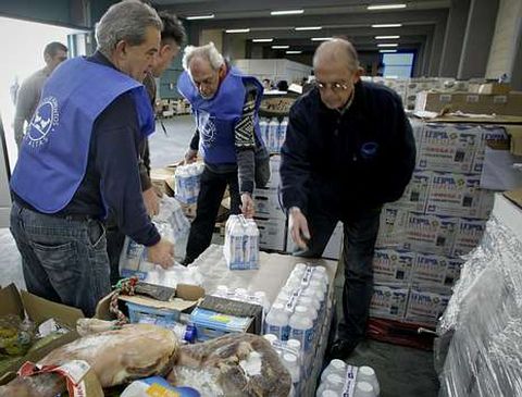 El banco de alimentos ya gast� en junio 1.800 euros para comprar leche que luego reparti�. 