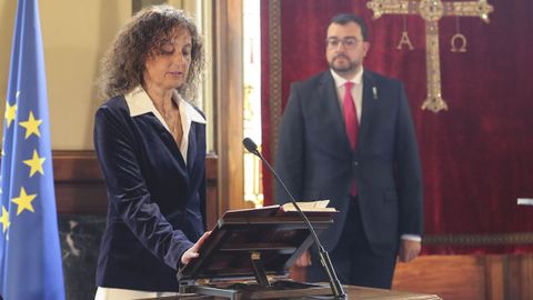 La nueva consejera de Educacin del Principado, Eva Ledo, toma posesin del cargo en presencia del presidente del Principado, Adrin Barbn