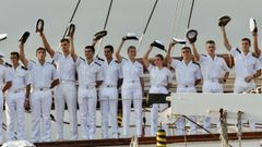  La princesa Leonor (c) llega a primera hora de este jueves al puerto de Gijn a bordo del buque escuela Juan Sebastin Elcano