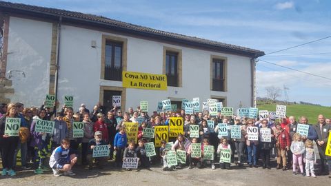 Los vecinos de Coya defienden su casa rectoral