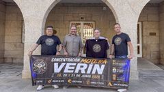 Juan Carlos Castro, Alberto Prieto y Daniel Rodr&iacute;guez (MotoClub Vila de Ver&iacute;n), con el alcalde de la villa, Gerardo Seoane (segundo dcha).