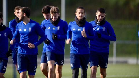 Sandoval, en el centro con el dorsal 29, entre Jos�n y Ernesto