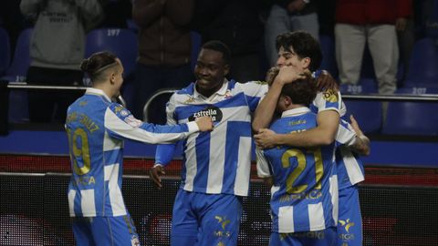 Los jugadores del Deportivo, celebrando el gol de No� ante el Mallorca.