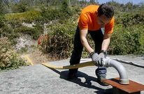 Protecci�n Civil dej� lleno ayer el dep�sito local con agua procedente de la tra�da del Umia.