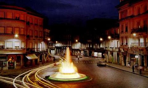 La fuente luminosa dise�ada por Buhigas est� grabada en la retina de varias generaciones. 