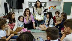 Gabi Morales y Andrea Mart�nez, con una parte de los alumnos de Galaxy Lab