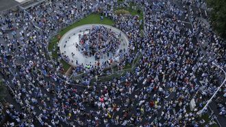 40.000 personas, seg�n el Ayuntamiento, se concentraron este domingo alrededor de la fuente de Cuatro Caminos para celebrar el ascenso del D�por