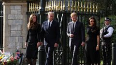 Guillermo y Catalina, pr�ncipes de Gales, junto al pr�ncipe Harry y Meghan, duquesa de Sussex, a las afueras del castillo de Windsor.
