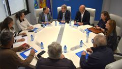 El director general de Defensa do Monte, Manuel Francisco, con otros cargos de la Xunta y los alcaldes y alcaldesas de los Concellos de Baixa Limia.