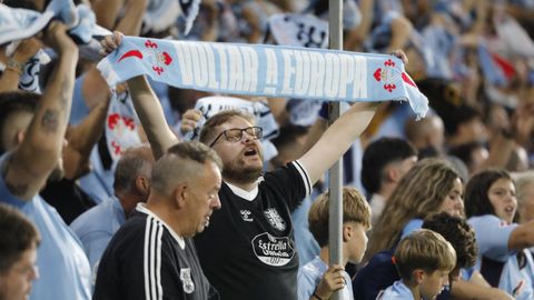 Aficionados do Celta durante un partido en Bala�dos.