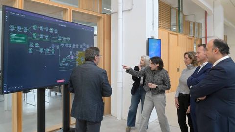 La conselleira de Econom&iacute;a e Industria, Mar&iacute;a Jes&uacute;s Lorenzana,&nbsp;visit&oacute; el Centro de Servizos Avanzados de la Cidade das TIC, en A Coru&ntilde;a, donde se implantar&aacute; uno de los proyectos beneficiarios