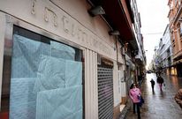 La zona de A Magdalena padece un goteo incesante de cierres de comercios.