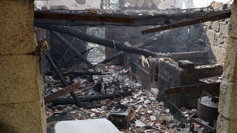 En A Caridade se quemaron una veintena de viviendas, algunas habitadas