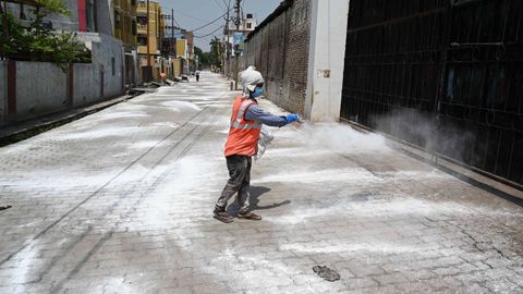 Desinfecci�n en las calles de Prayagraj en la India