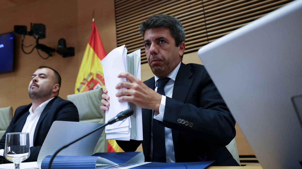 Mazón afirma que no contestó a la llamada de Pradas porque podía tener «el móvil en la mochila»