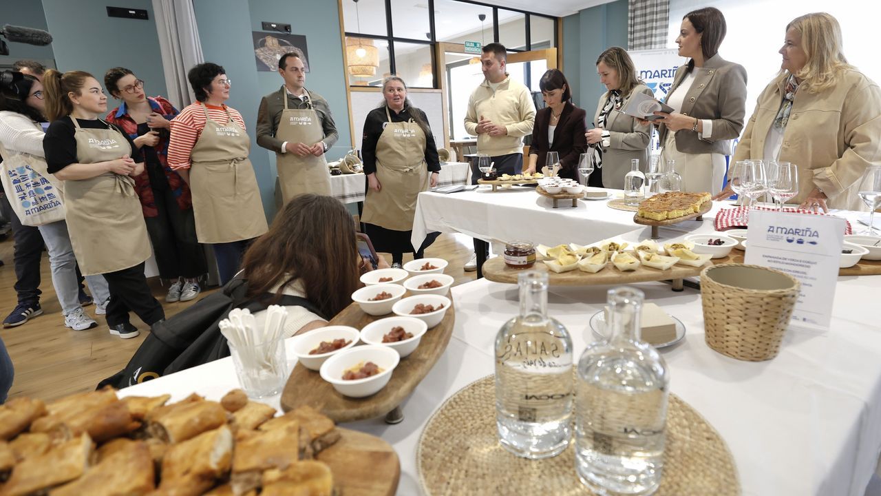 Presentaron este lunes el recetario básico de la comida tradicional de A Mariña lucense con platos populares