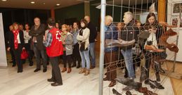 La exposici�n �La humanidad en la guerra� se inaugur� ayer en la Casa da Cultura de Vimianzo. 