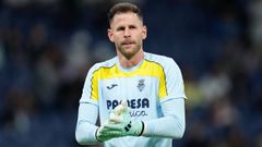 Peter Gulacsi, durante un calentamiento con el Villarreal.