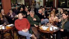 Imagen de archivo de una cata de vinos, una de las actividades celebradas en el Casino de Lal�n. 