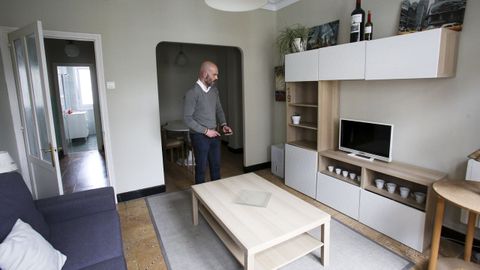 �lvaro Canosa, de Inmonosa, en un piso de la calle Vel�zquez que antes se alquilaba por 425 euros y se arrendar� por 475 el pr�ximo curso