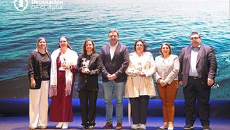 La Diputaci�n homenajea a las mujeres del mar en Noia