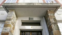 Placa del Ministerio de la Vivienda en A Choupana