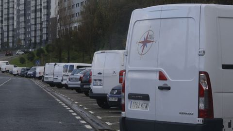 CALLE SALVORA E NUEVO MESOIRO FURGONETAS APARCADAS DE MASFURGO .