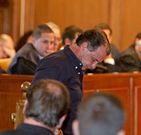 La veintena de acusados regresaron ayer a la Audiencia. 