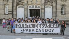 Concentraci�n silenciosa convocada por la ANPA del IES Valle Incl�n de Pontevedra, este jueves