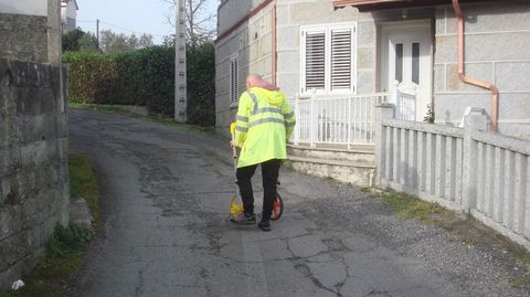Comienzan los trabajos de mejora del camino de Moura de Arriba en Barbads.