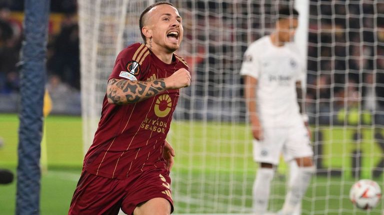 Angeli�o celebra un gol con la Roma