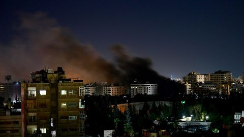 Humo en Damasco, la capital siria, tras el ataque israel�