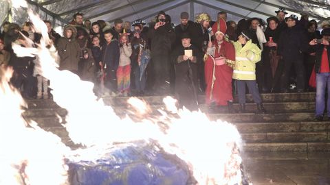 Enterro da Sardi�a.En O Carballi�o s� celebraron la despedida oficial del entroido, bajo una carpa.